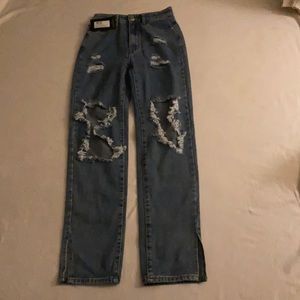 Pretty Little Thing women’s ripped jeans. UK size 6 US size 2 NWT